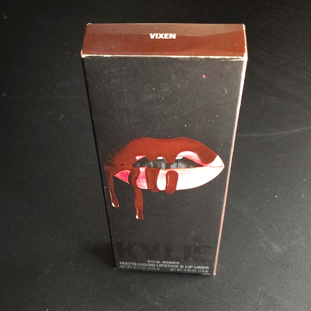 KYLIE JENNER MATTE LIQUID LIPSTICK & LIP LINER. "VIXEN"